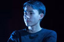 Chân dung 10X lập thành tích chưa từng có trong lịch sử Vpop