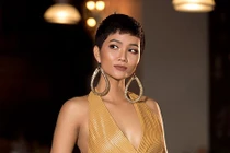 H’hen Niê bao lần dập tin đồn, đáp trả antifan "chuẩn không cần chỉnh"