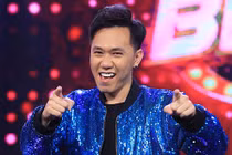 Soi phản ứng lạ của Anh Đức khi bị tung tin "bay lắc"