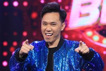 Soi phản ứng lạ của Anh Đức khi bị tung tin "bay lắc"