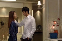 Hùng hổ đi đánh ghen cùng bạn thân, đến nơi tím mặt khi thấy "ả tiểu tam"