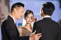 Tường San bật khóc trong đám cưới bên chồng hơn 9 tuổi