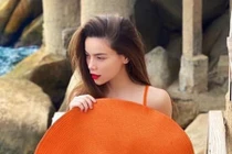 Hồ Ngọc Hà khoe dáng nuột dù mang bầu tháng thứ 5