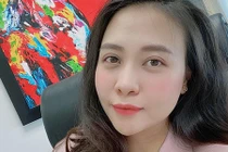 Đàm Thu Trang đi làm sau 1 tháng sinh con gái