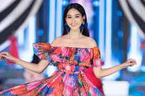 Sự thật chuyện hoa hậu Đỗ Thị Hà làm thêm ở xưởng may 