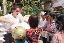 Ngọc Trinh ủng hộ... sao không kêu gọi vì miền Trung như Thủy Tiên?