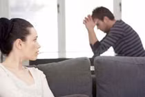 Vợ dứt khoát không bán nhà cứu bố chồng bị ung thư, chồng nghẹn đắng