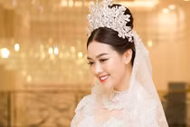 Á hậu Tường San bất ngờ thông báo kết hôn ở tuổi 20