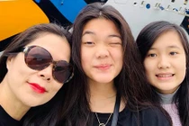 Hai con gái xinh đẹp, nói được 5 ngoại ngữ đang ở Đức của Mỹ Lệ