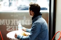 Tôi không dám lấy vợ vì sợ lại giống bố