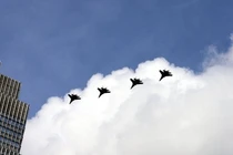 Xem máy bay Yak130 và Su-30MK2 nhào lộn trên bầu trời TP HCM
