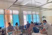 Người lớn có bệnh nền dễ chuyển nặng khi mắc sốt xuất huyết