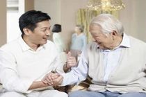 Mỗi tháng chuyển 10 triệu cho bố, kiểm tra TK tôi vội báo cảnh sát