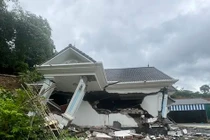 Mưa lớn kéo dài, nhiều sông ở Hà Nội báo động lũ cấp 3