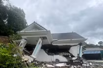 Mưa lớn kéo dài, nhiều sông ở Hà Nội báo động lũ cấp 3