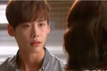 Bất ngờ ghé nhà bạn gái, sửng sốt phát hiện thứ giấu dưới đệm 