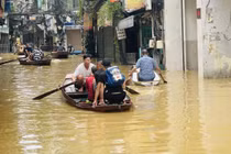 Cuộc sống người dân Hà Nội vùng ngoài đê: Chèo thuyền để đi lại