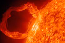 Sức mạnh đáng sợ của các cơn bão mặt trời tàn phá tầng ôzôn 