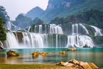 Tour du lịch qua biên giới Cao Bằng có gì mà "hút" khách? 