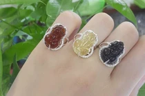 Đeo nhẫn phong thủy thế nào để giữ được tiền và gặp may mắn