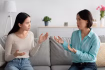 Tưởng chị chồng trông cháu không công, mọi người nói tôi keo kiệt