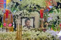 Video: Linh cữu nghệ sĩ Anh Vũ di chuyển về nơi an táng