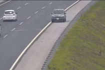 Video: Hãi hùng ô tô đi ngược cao tốc Hà Nội-Hải Phòng ngày đầu nghỉ lễ