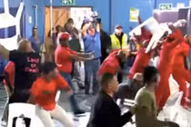 Video: Nghị sĩ Nam Phi dùng ghế 'choảng' nhau trên sóng truyền hình