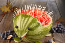 Video: Loạt cách bổ dưa hấu tiện lợi tới không ngờ