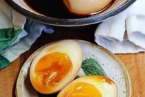 Hé lộ bí ẩn trong quả trứng gà đắt gấp 20 lần trứng vẫn bán khắp các chợ