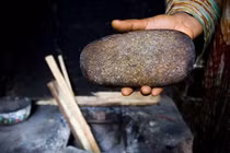 Video: Rùng mình trước hủ tục 'là ngực' để tránh bị quấy rối tình dục