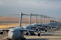 Video: Màn phô diễn “Voi đi bộ” độc đáo của dàn tiêm kích tàng hình Mỹ