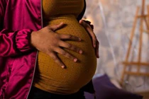 Video: Bà mẹ sinh con hai lần trong vòng một tháng