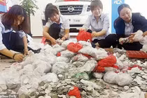 Nữ đại gia mua ôtô, nhân viên đếm tiền 3 ngày mới hết vì lý do này