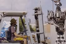 Video: Robot làm từ phế liệu biểu diễn 'thần thái' như nhạc công