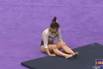 Video: Cú nhảy kinh hoàng khiến vận động viên Mỹ gãy cả hai chân