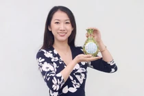 Chi vài chục ngàn mua bình hoa, chớp mắt thành triệu phú