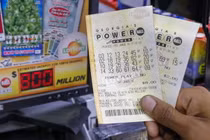 Đã ly hôn nhưng trúng độc đắc 80 triệu USD vẫn phải chia cho vợ cũ