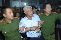 Đại ca Cự "bài" cộm cán ở biển Hải Tiến bị bắt