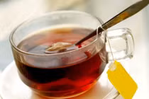 Không nên uống trà với đường, sữa 