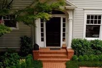 Phong thủy nhà ở: Có nên xây tam cấp ba bậc trước nhà?