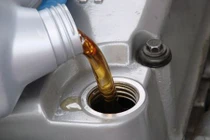 Vì sao phải dùng dầu riêng cho xe máy tay ga? 