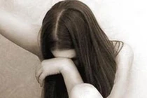 Chồng “hiến” vợ cho Sếp để tiến thân 