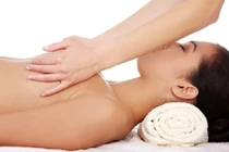 Ngực sẽ to ra nhờ thoa mật ong trộn bột nghệ, hành tây?