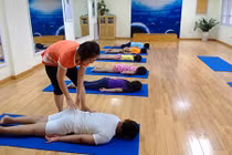 Tập yoga giúp trẻ tăng động kiểm soát tâm trí