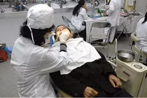 Bị ung thư, sao lại phải đi gặp nha sĩ?