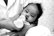 Trẻ bị ho, có phải do đổi sữa?