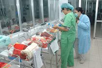 Một phụ nữ có thể đẻ tối đa bao nhiêu con?