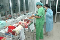 Một phụ nữ có thể đẻ tối đa bao nhiêu con?