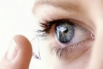 Kính áp tròng được sản xuất thế nào?